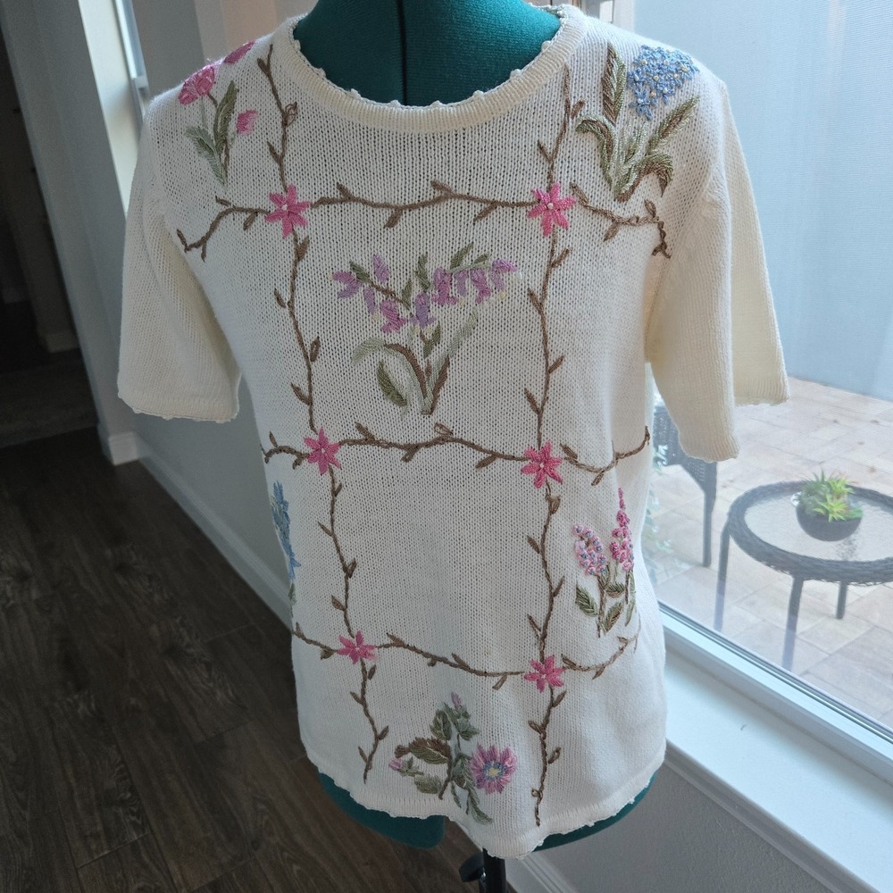 Salon Studio by Haband womens ivory embroidered sweater size small cottagecore